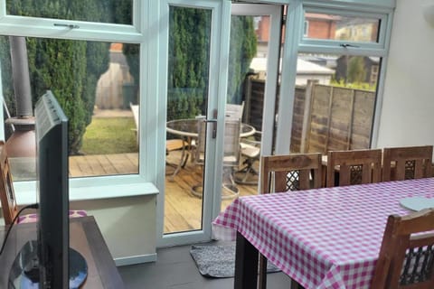 Cottage - Sleeps 4 - Garden - Parking House in England