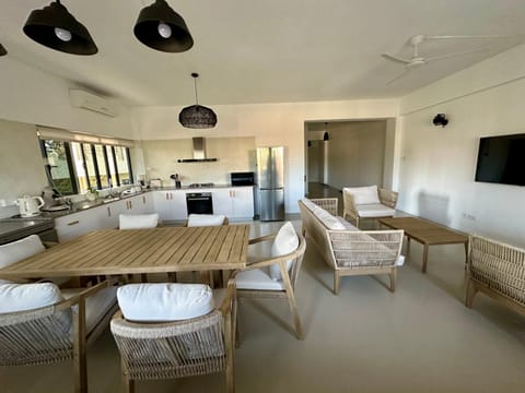 Kitchen or kitchenette, Living room, Dining area