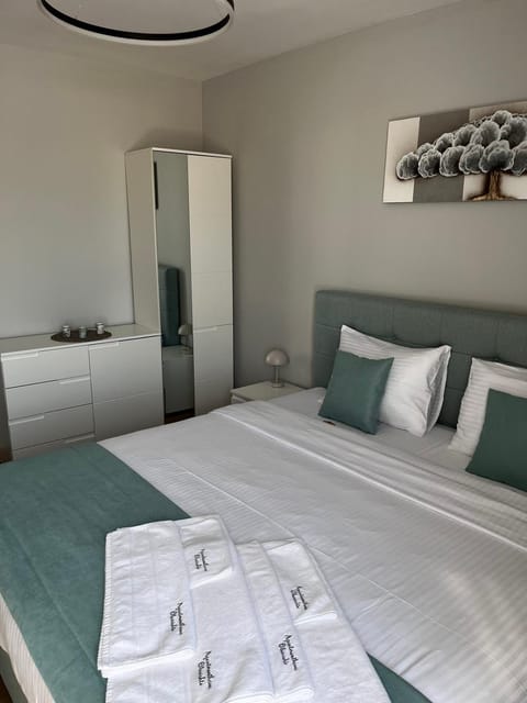 Bed, Bedroom, towels, wardrobe