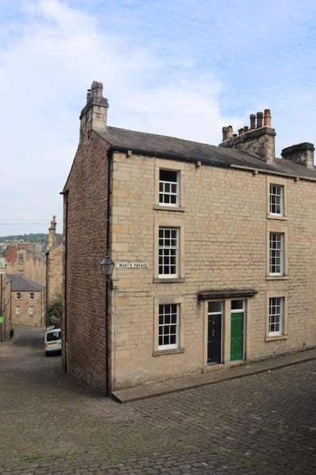 3 double bed whole house by castle House in Lancaster