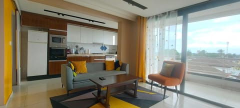 Kitchen or kitchenette, Living room, Seating area, Dining area, oven, stove