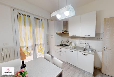 Kitchen or kitchenette, Dining area, dishwasher