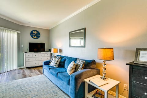 Lake Conroe Condo with Pool Access and Balcony! Apartment in Lake Conroe