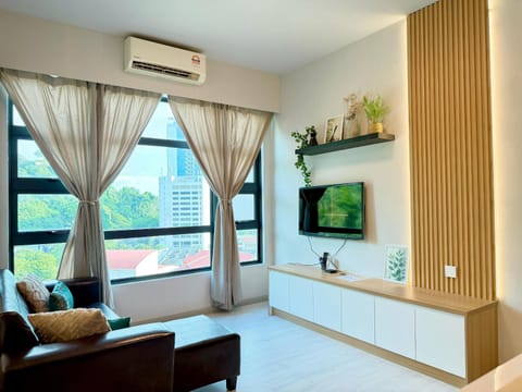 TV and multimedia, Living room, Seating area, Evening entertainment, air conditioner