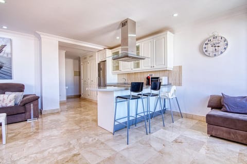 Kitchen or kitchenette, Seating area