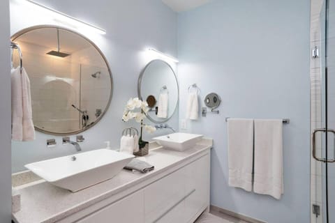 Shower, Bathroom, towels