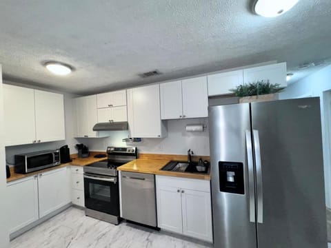 Downtown and Near, I-95. Pet Yes Apartment in Pooler