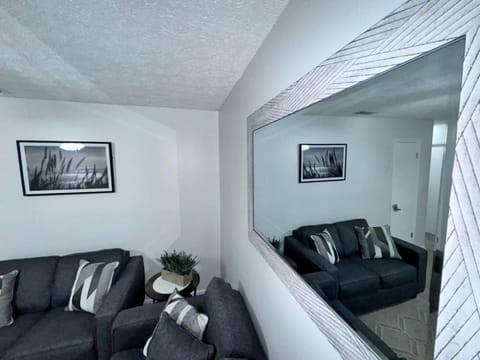 Downtown and Near, I-95. Pet Yes Apartment in Pooler