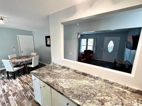 Comfortable Open Space. Pet Yes House in Beaufort