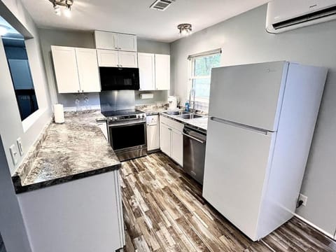 Comfortable Open Space. Pet Yes House in Beaufort