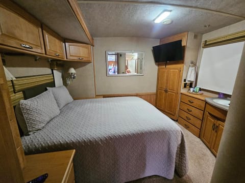 Majestic Quick Stop RV on Farm Farm Stay in Alabama