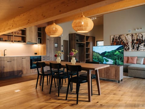 Seating area, Dining area, Food, kitchen