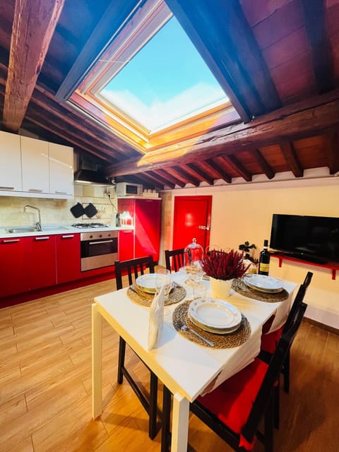 Kitchen or kitchenette, Dining area, minibar, pet friendly, stove