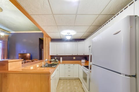 Yankton Apt 1 Mi to Mount Marty University! Apartment in Yankton