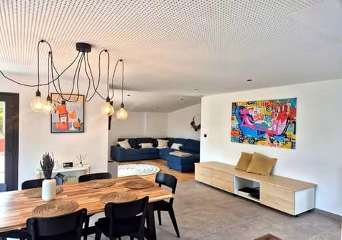 Living room, Seating area, Dining area