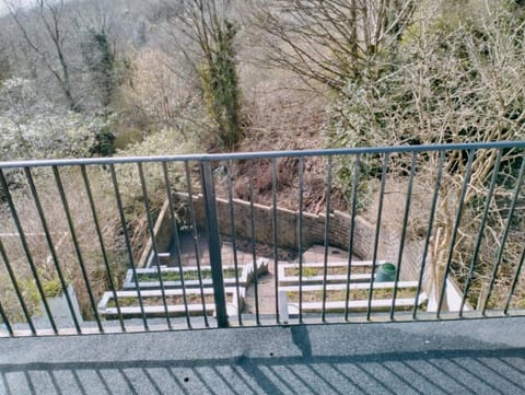 Budget-Friendly 4-Bedroom House in Swansea - Ideal for Travelers Vacation rental in Swansea