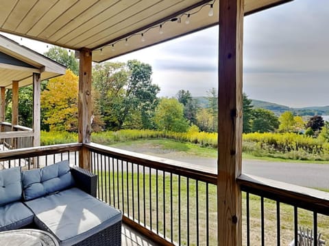 BlueBeary Retreat House in McHenry