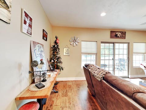 BlueBeary Retreat House in McHenry