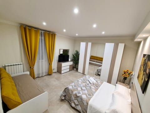 TV and multimedia, Photo of the whole room, Bedroom