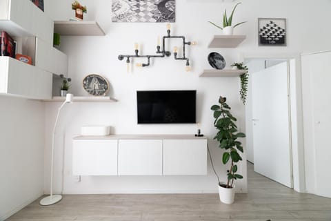Communal lounge/ TV room, TV and multimedia, Living room, Evening entertainment