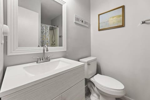 Shower, Toilet, Bathroom, Bath