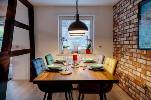Seating area, Dining area