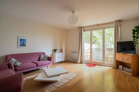 Communal lounge/ TV room, TV and multimedia, Living room, Seating area