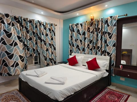 Bed, towels