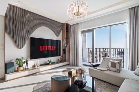 Communal lounge/ TV room, TV and multimedia, View (from property/room), Balcony/Terrace, Living room, Seating area, Dining area, Evening entertainment
