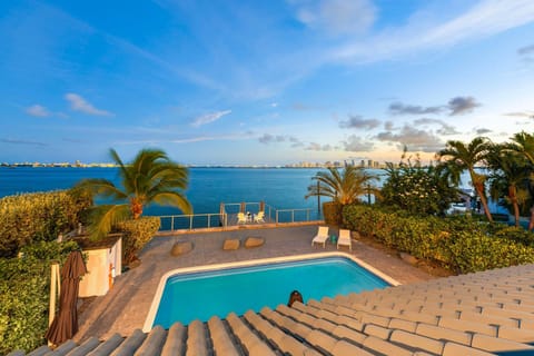 Day, Natural landscape, Pool view, Sea view, Swimming pool, sunbed