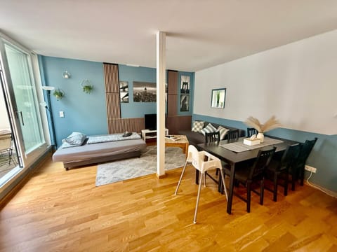 Living room, Photo of the whole room, Seating area, Dining area