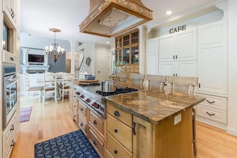 Immerse in Luxury Grand 5BR Lakefront Haven Views House in Minnesota