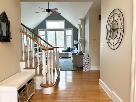 Immerse in Luxury Grand 5BR Lakefront Haven Views House in Minnesota