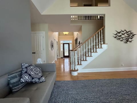 Immerse in Luxury Grand 5BR Lakefront Haven Views House in Minnesota