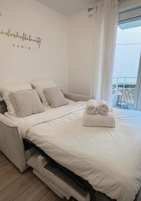 Bed, internet, towels