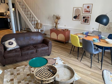 Living room, Seating area, Dining area