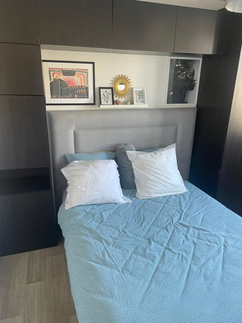 Bel appartement spacieux ,convivial de 3 chambres avec parking privé sécure Apartment in Caen