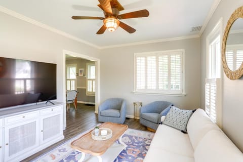 Vermilion Home - Walk to Main Street Beach! House in Vermilion