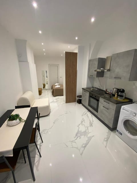 Kitchen or kitchenette, Living room, Seating area, Dining area, oven, stove