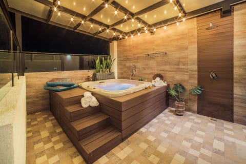 Hot Tub, Balcony/Terrace, towels