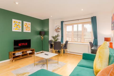 Central Coventry Flat Free Parking Sleeps 6 Apartment in Coventry