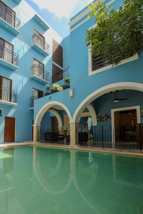 Swimming pool