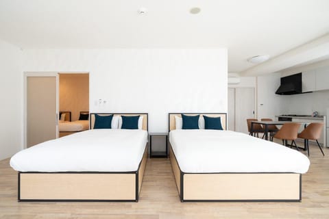 Bed, Dining area