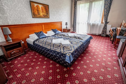 Bed, Photo of the whole room, Seating area, Bedroom, towels