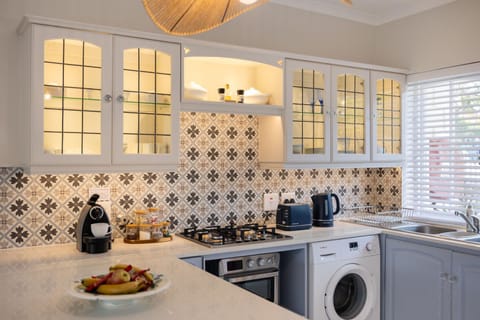 Coffee/tea facilities, Kitchen or kitchenette, toaster, washing machine