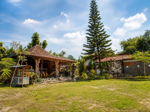Property building, Garden view, Parking