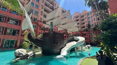 Pool view, Swimming pool
