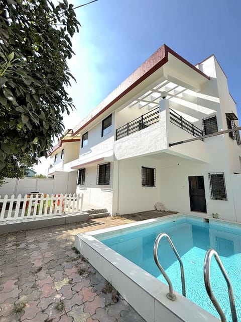 Property building, Patio, Day, View (from property/room), Balcony/Terrace, Pool view, Swimming pool, sunbed
