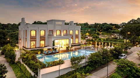 Property building, Facade/entrance, Garden, Swimming pool, Breakfast