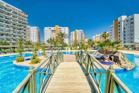 Property building, Day, City view, Pool view, Swimming pool, sunbed